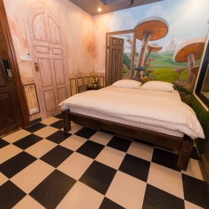 Superior Room – Alice in Wonderland Theme (Bathtub)